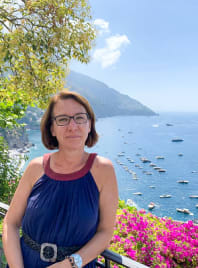 Travel agent Isabella in Italy 